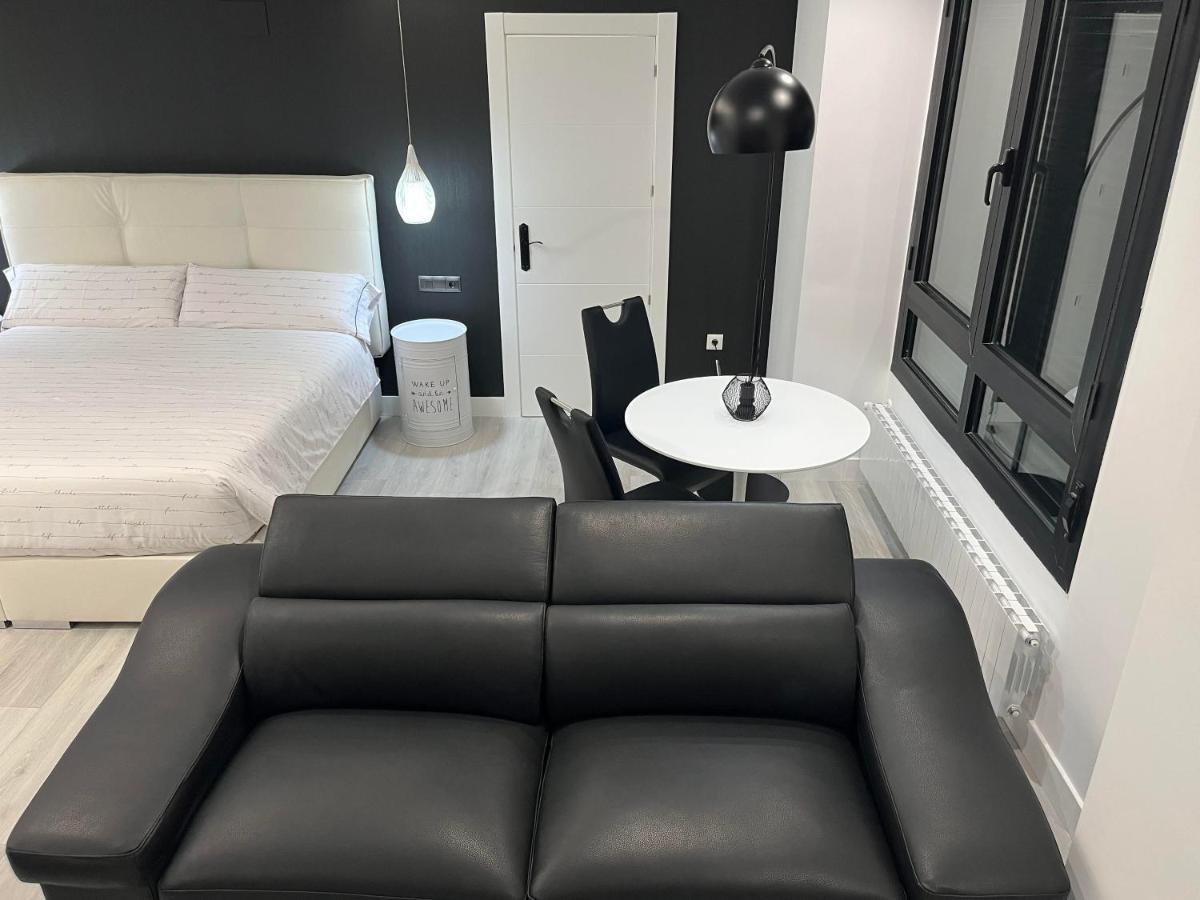 Black And White Suite "La Marinera" Castro Urdiales Extérieur photo