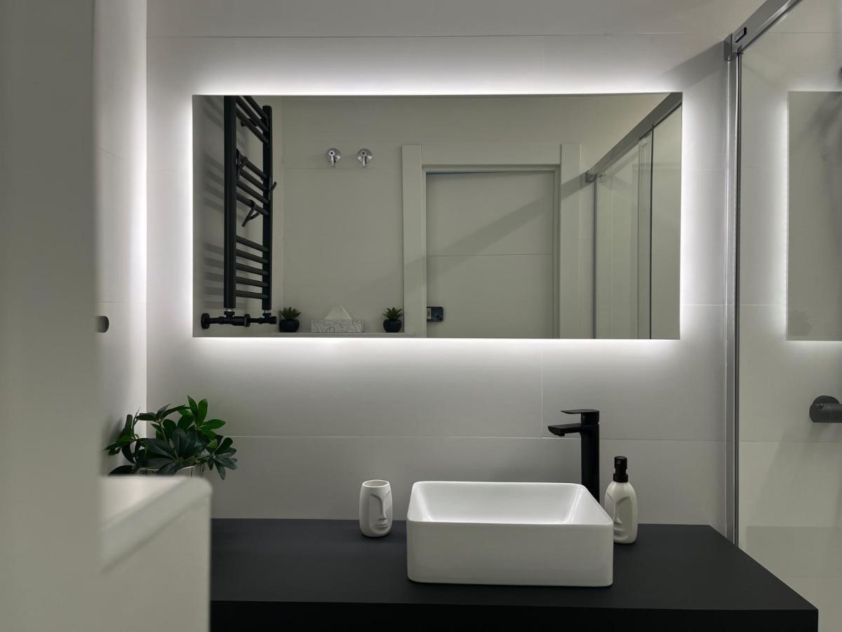 Black And White Suite "La Marinera" Castro Urdiales Extérieur photo