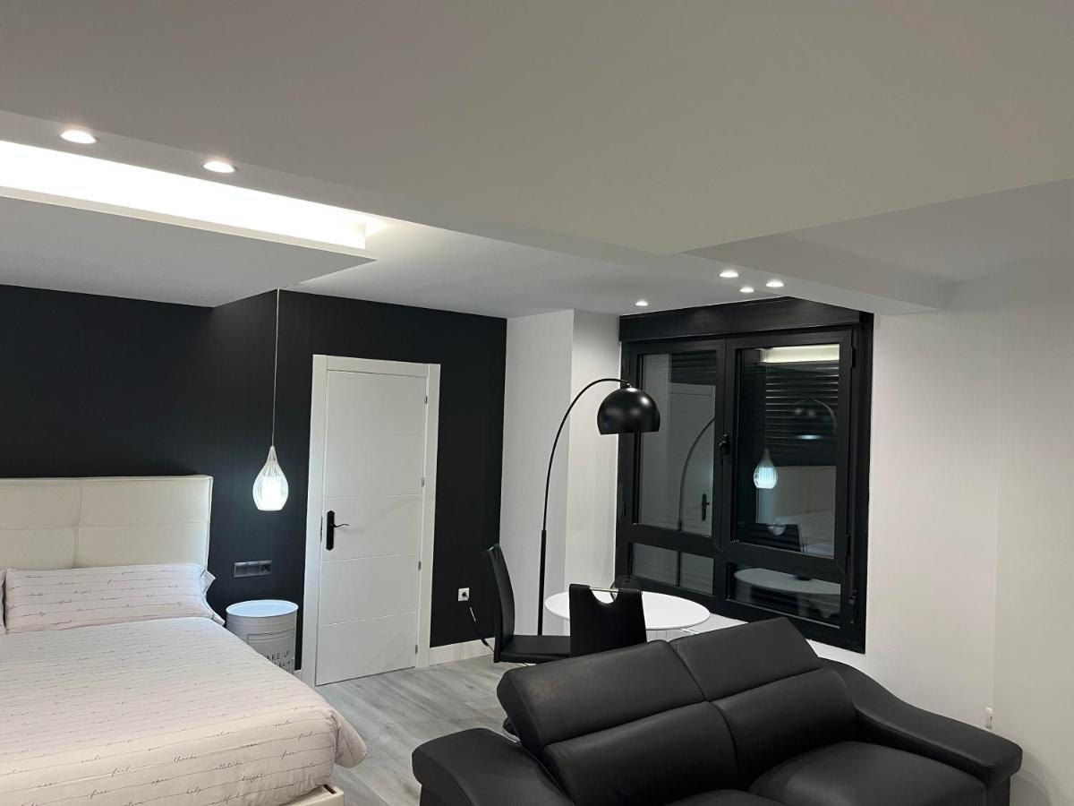 Black And White Suite "La Marinera" Castro Urdiales Extérieur photo