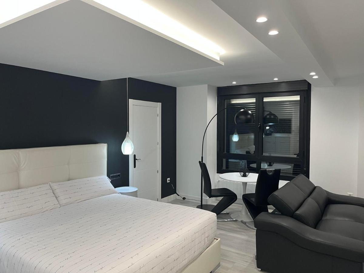 Black And White Suite "La Marinera" Castro Urdiales Extérieur photo