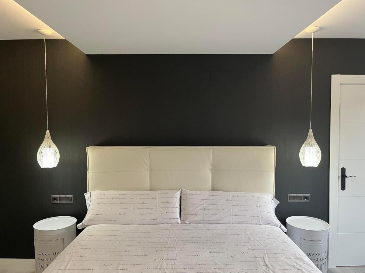 Black And White Suite "La Marinera" Castro Urdiales Extérieur photo
