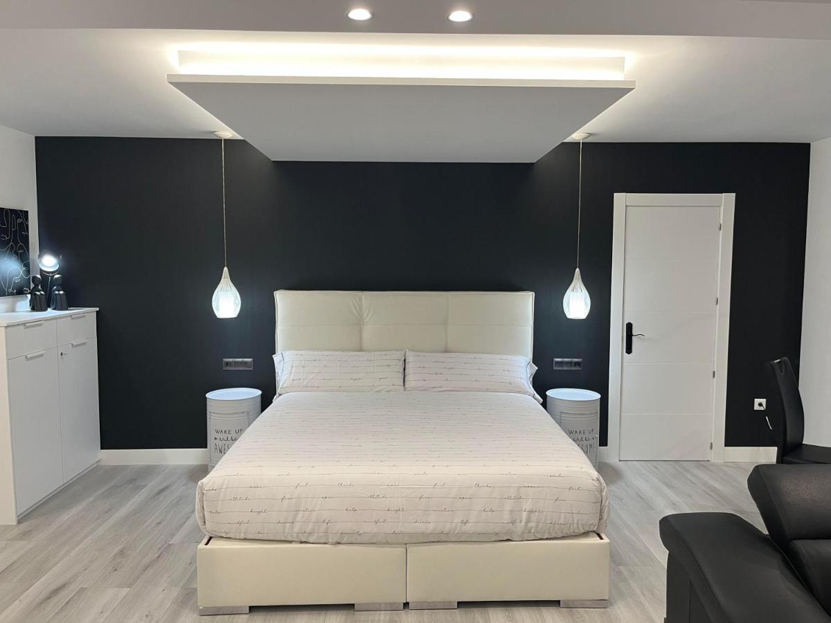 Black And White Suite "La Marinera" Castro Urdiales Extérieur photo