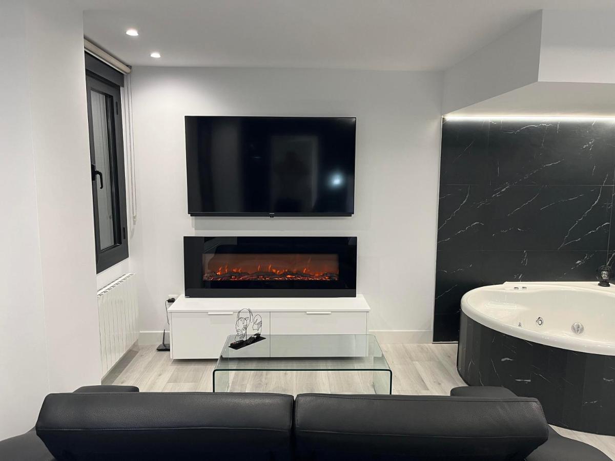 Black And White Suite "La Marinera" Castro Urdiales Extérieur photo