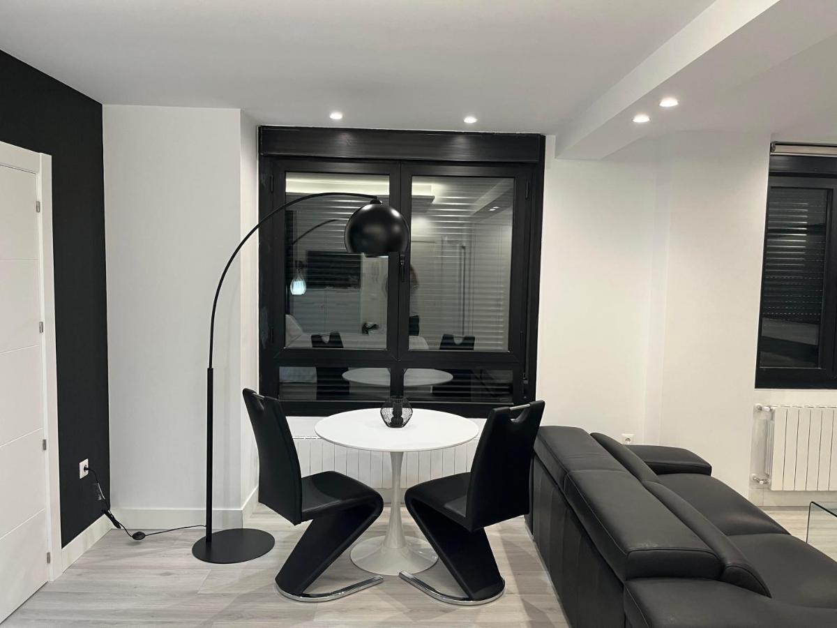 Black And White Suite "La Marinera" Castro Urdiales Extérieur photo